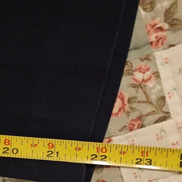 Briggs New York Black Straight Leg Capri -Floral embroidery - Picture 6 of 9